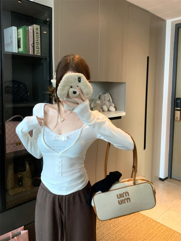 Naistele pikkade kätega kapuutsiga T-särk, pitsilise sisetusega motiiv, modal-elastaan kangas, kitsas lõige, lühike pikkus 40–50 cm