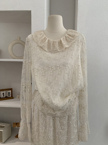 Kapuutsiga pitsiline särk, fliisvooder, tikitud, nailonist pits