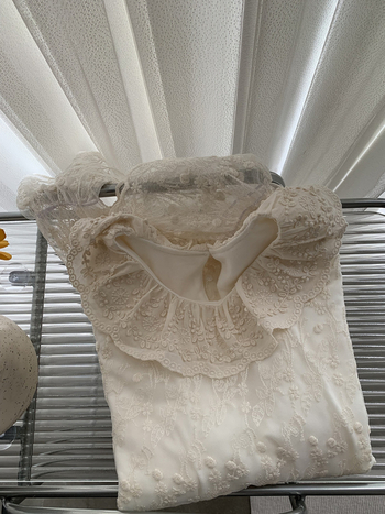 Kapuutsiga pitsiline särk, fliisvooder, tikitud, nailonist pits