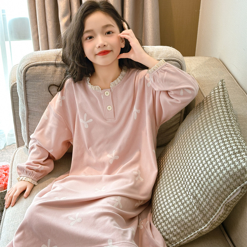 Tüdrukutele sametist ööriietus, pikkade käistega öökleit, ühetooniline, 90% polüester, pehme viimistlus, kevad-sügis, alates 8. eluaastast