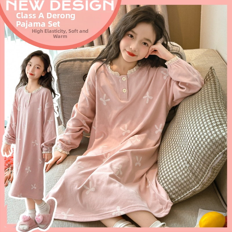 Meitenēm paredzēta samta naktsveļa naktskleita ar garām piedurknēm, vienkrāsaina, 90% poliesters, mīksta virsma, pavasara un rudens sezonai, no 8 gadu vecuma