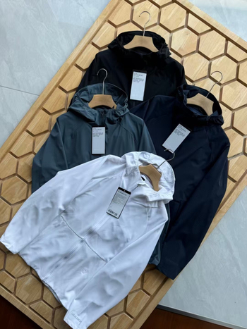 Meeste kapuutsiga suvine spordijakk, trükiga, täis tõmblukk ja 3D taskud