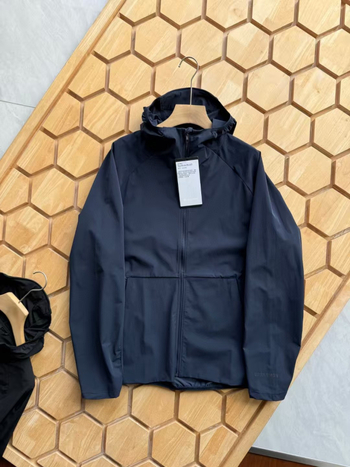 Meeste kapuutsiga suvine spordijakk, trükiga, täis tõmblukk ja 3D taskud