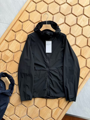 Meeste kapuutsiga suvine spordijakk, trükiga, täis tõmblukk ja 3D taskud