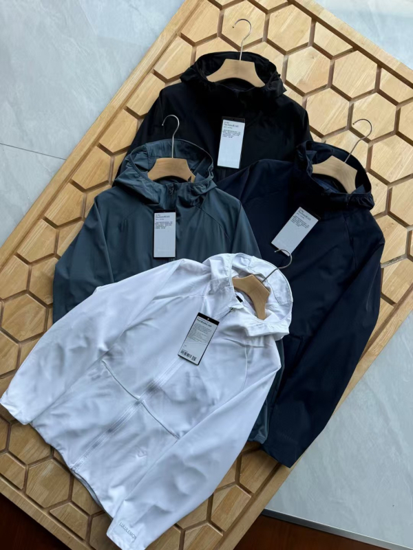 Meeste kapuutsiga suvine spordijakk, trükiga, täis tõmblukk ja 3D taskud