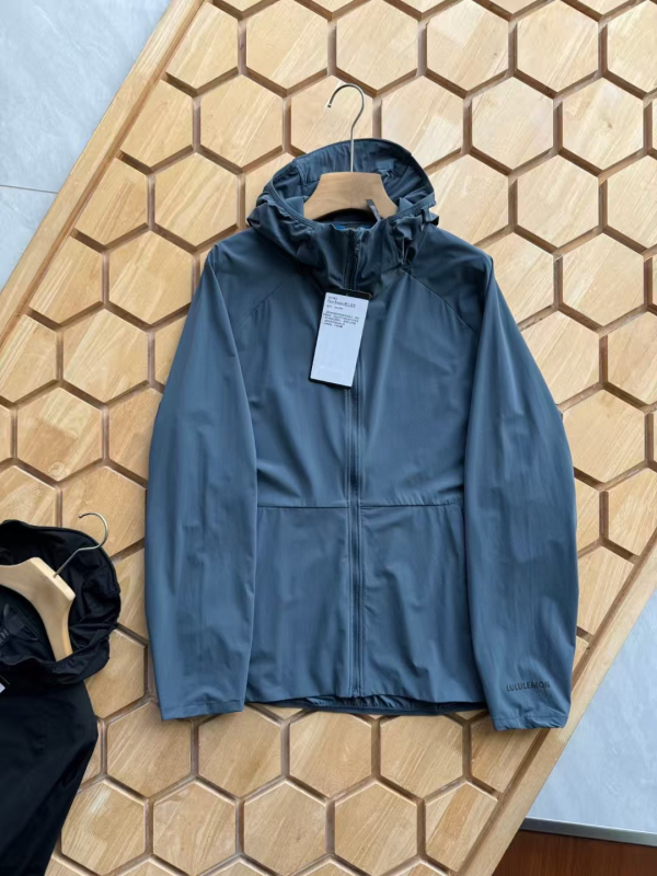 Meeste kapuutsiga suvine spordijakk, trükiga, täis tõmblukk ja 3D taskud