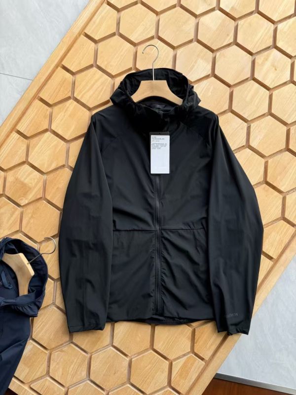 Meeste kapuutsiga suvine spordijakk, trükiga, täis tõmblukk ja 3D taskud