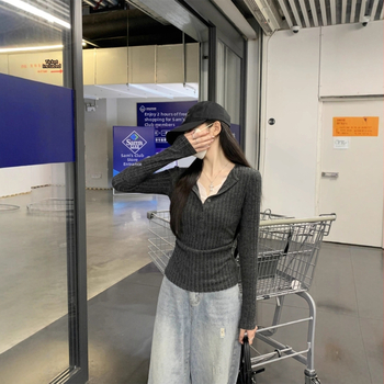 Naistele naiselik V-kaelusega pitsi lisatud triibuline top, pikkade käistega, kitsas lõige, polüester 91–99%