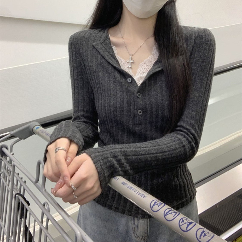 Naistele naiselik V-kaelusega pitsi lisatud triibuline top, pikkade käistega, kitsas lõige, polüester 91–99%