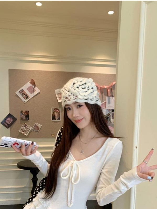 Naiste V-kaelusega kudum, pitsiliste paneelidega, nööri detail ja pikkade varrukatega, kitsas lõige