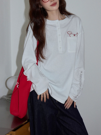 Tikitud pitsiga T-särk ümmarguse kaelusega, pikad varrukad, vaba lõige