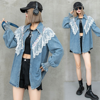 Džinsa särk pitsilise äärega – vaba lõige, nuku-kaelus, puhvised varrukad, 3/4 varrukad, ees nööpidega rivis.