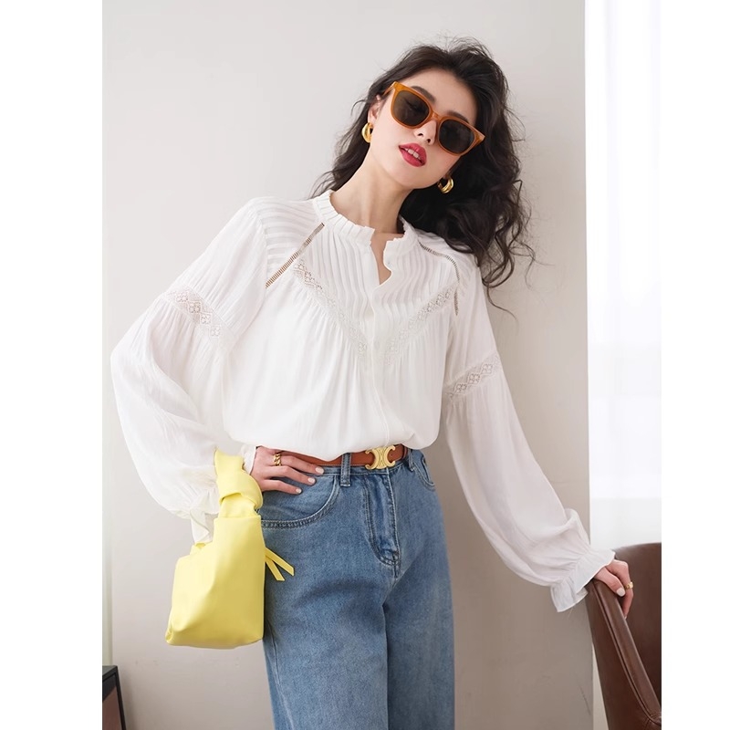 Särk pitsiliste detailidega, ühtne värv, pikkade varrukatega, lotose lehe kujuline kaelus, vaba lõige, eeslõike nööpidega, polüester-elastaan segu, sügis 2024