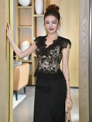 Läike pitsilise lillelise võrkkangaga T-särk V-kaelusega, kitsas lõige, 95% polüester ja spandeks, Feifei varrukad