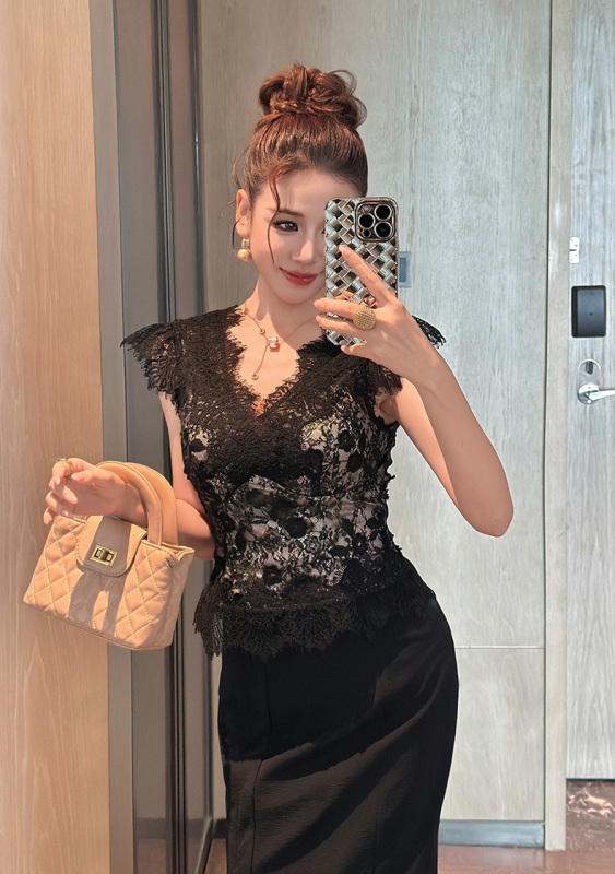 Läike pitsilise lillelise võrkkangaga T-särk V-kaelusega, kitsas lõige, 95% polüester ja spandeks, Feifei varrukad