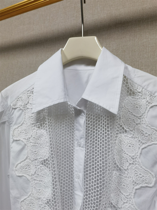 Puuvillased pikkade varrukatega särgid, särgikael, ees ühe rinda nööpide jada, tavaline lõige, tikand, suvi 2025