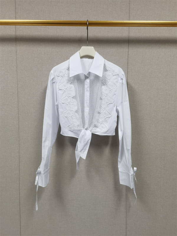 Puuvillased pikkade varrukatega särgid, särgikael, ees ühe rinda nööpide jada, tavaline lõige, tikand, suvi 2025