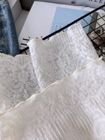 Puuvillane T-särk ümmarguse kaelusega, pika varrukaga, taime- ja lillemustriga, slim-fit, värske ja magus stiil