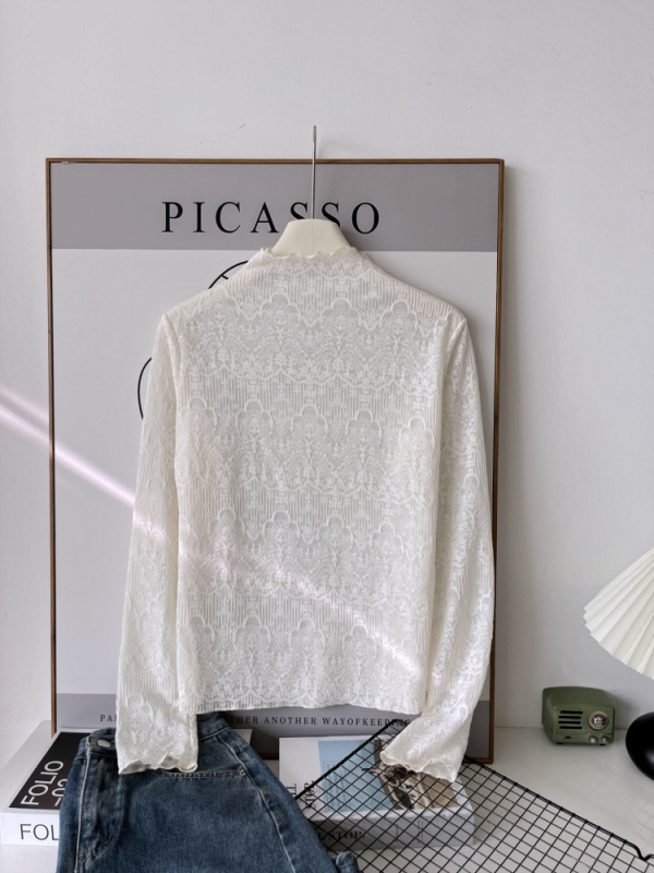 Puuvillane T-särk ümmarguse kaelusega, pika varrukaga, taime- ja lillemustriga, slim-fit, värske ja magus stiil