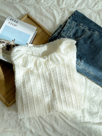 Puuvillane särk 95% puuvillaga, pikkade varrukatega, ümmarguse kaelusega, kitsas lõige, tikand floraalsete motiividega