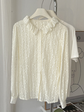 Puuvillane särk 95% puuvillaga, pikkade varrukatega, ümmarguse kaelusega, kitsas lõige, tikand floraalsete motiividega