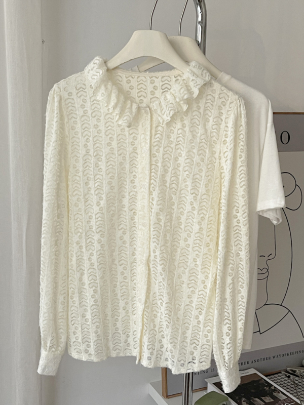 Puuvillane särk 95% puuvillaga, pikkade varrukatega, ümmarguse kaelusega, kitsas lõige, tikand floraalsete motiividega