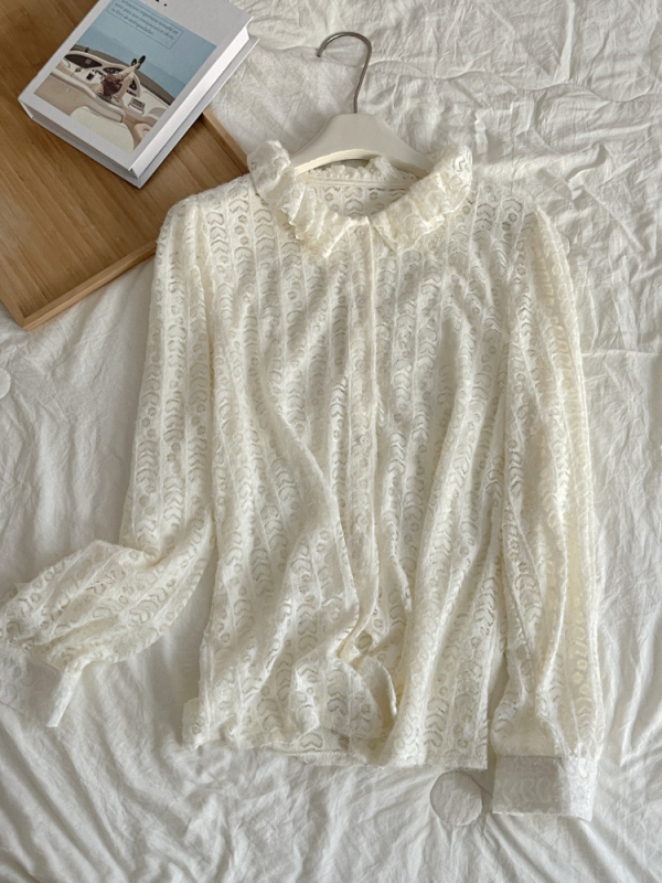 Puuvillane särk 95% puuvillaga, pikkade varrukatega, ümmarguse kaelusega, kitsas lõige, tikand floraalsete motiividega