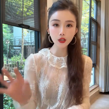 Läbipaistva võrgu pitsiline pluus, pikkade varrukatega, ümmarguse kaelusega, šifon-poliester materjal, kitsas lõige, pikkus 50–65 cm