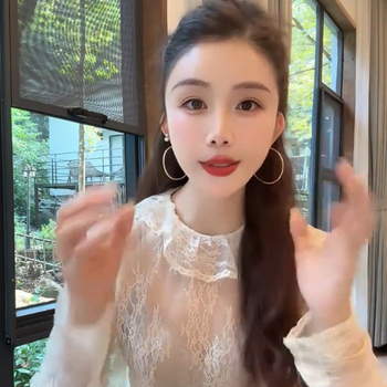 Läbipaistva võrgu pitsiline pluus, pikkade varrukatega, ümmarguse kaelusega, šifon-poliester materjal, kitsas lõige, pikkus 50–65 cm