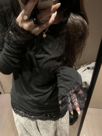 Naistele pikkade varrukatega T-särk ebakorraparaste pitspaneelidega, slim fit, polüester-spandeks segu, ümara kaelusega, keskmise pikkusega