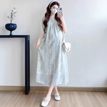 Rasedate suvine kleit 2025: keskmise pikkusega A-liin, ruudukujulise kaelusega, 3/4 varrukatega, polüesterkangas.