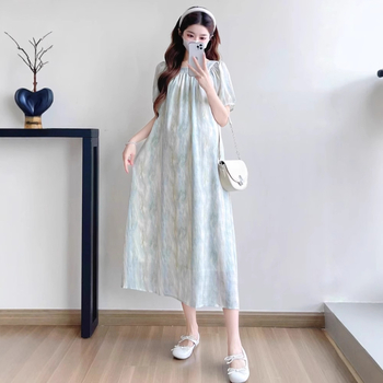 Rasedate suvine kleit 2025: keskmise pikkusega A-liin, ruudukujulise kaelusega, 3/4 varrukatega, polüesterkangas.