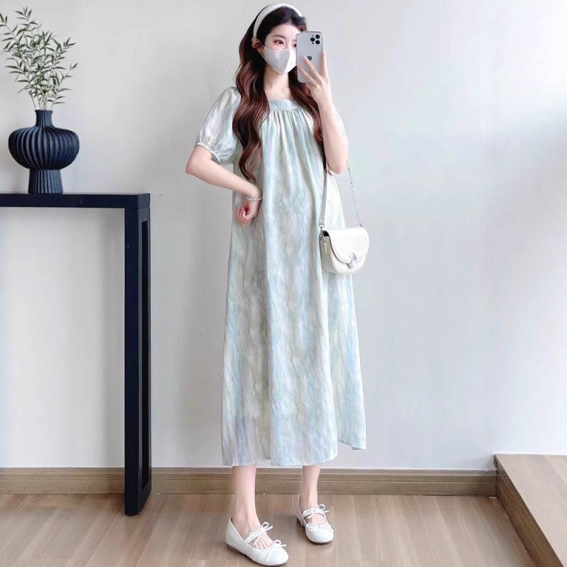 Rasedate suvine kleit 2025: keskmise pikkusega A-liin, ruudukujulise kaelusega, 3/4 varrukatega, polüesterkangas.