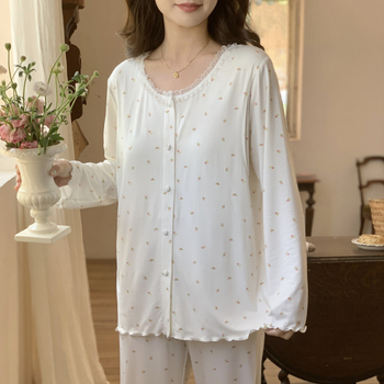 Modalmaterjalist raseduskomplekt lillekirjaga, pikad varrukad, imetamisava, cardigan ja püksid