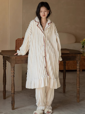 Rasedate imetamiseks kapuutsiga riietus: flanellist komplekt sügistalvel, pikad varrukad, pääs imetamiseks