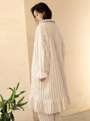 Rasedate imetamiseks kapuutsiga riietus: flanellist komplekt sügistalvel, pikad varrukad, pääs imetamiseks