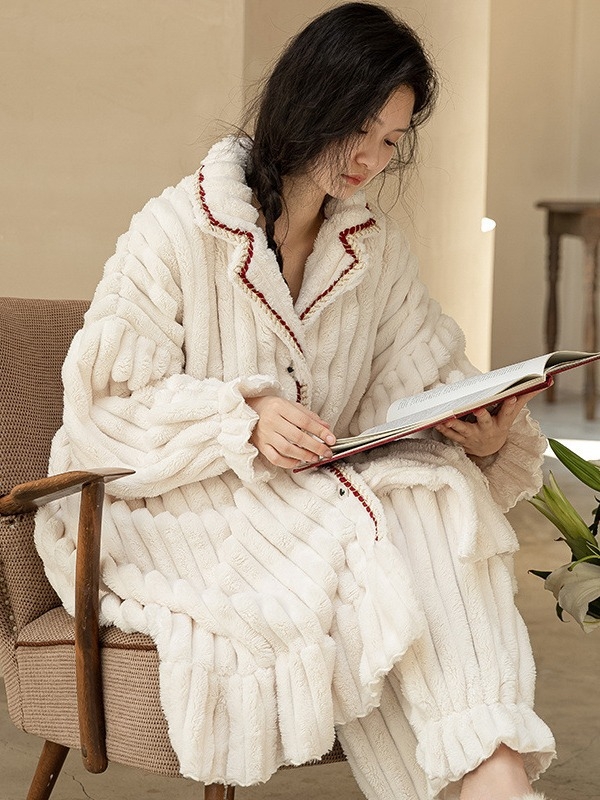 Rasedate imetamiseks kapuutsiga riietus: flanellist komplekt sügistalvel, pikad varrukad, pääs imetamiseks