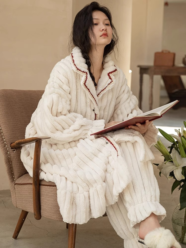 Rasedate imetamiseks kapuutsiga riietus: flanellist komplekt sügistalvel, pikad varrukad, pääs imetamiseks