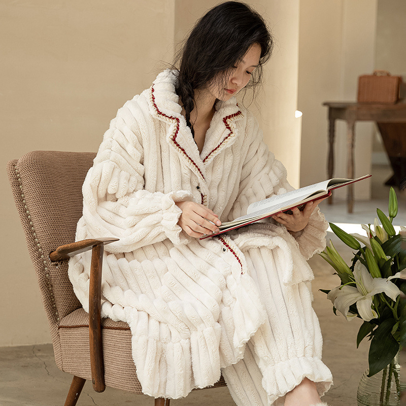 Rasedate imetamiseks kapuutsiga riietus: flanellist komplekt sügistalvel, pikad varrukad, pääs imetamiseks