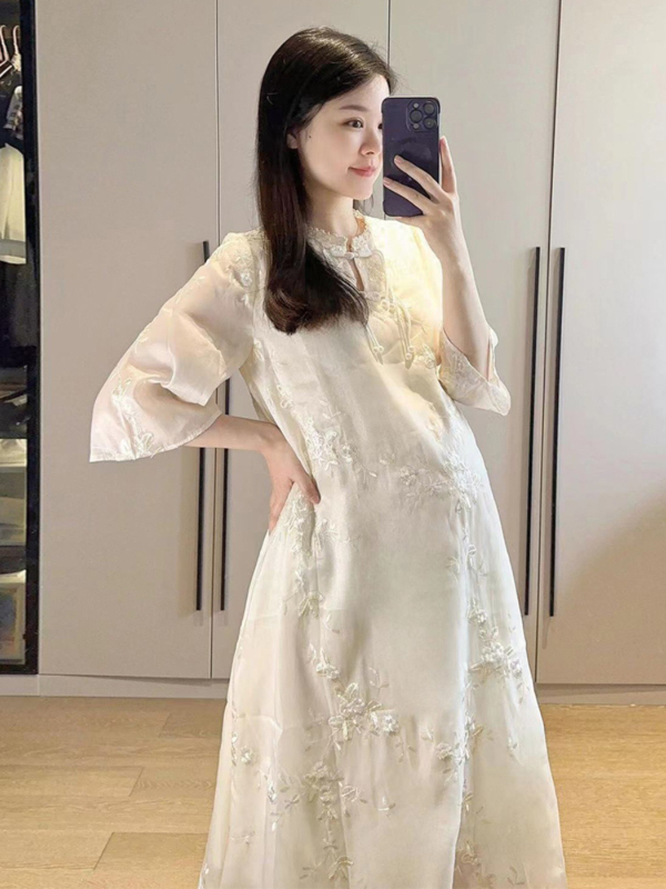 Rasedate kleit Hiina stiilis rikkaliku tikandiga, üle põlve pikkus, 3/4 varrukad, polüester