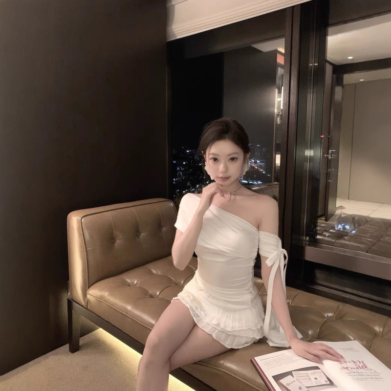 Asümmeetrilise paelaga T-särk, bez mangas, kolaaži disain, polüesterkangas, pikkus 50–65 cm