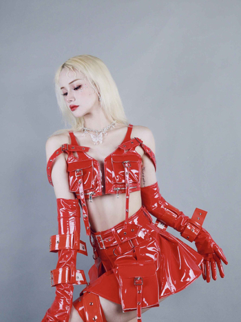 Lavastuste kostüüm naislauljale, kahekohaline go-go komplekt DOCCFCD, materjal viskooskiud, peamine koostis sisaldus <30%, suvi 2024 hooaeg, sobiv vanus 25–29.