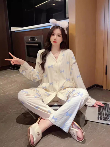 Triibuline rasedus- ja imetamispidžaama komplekt, pikad varrukad, püksid, imetamisava, kootud materjal puuvill-poliester (puuvill 30–50%, polüester 50–70%)