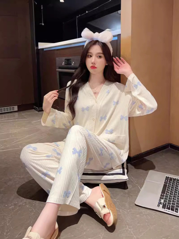 Triibuline rasedus- ja imetamispidžaama komplekt, pikad varrukad, püksid, imetamisava, kootud materjal puuvill-poliester (puuvill 30–50%, polüester 50–70%)