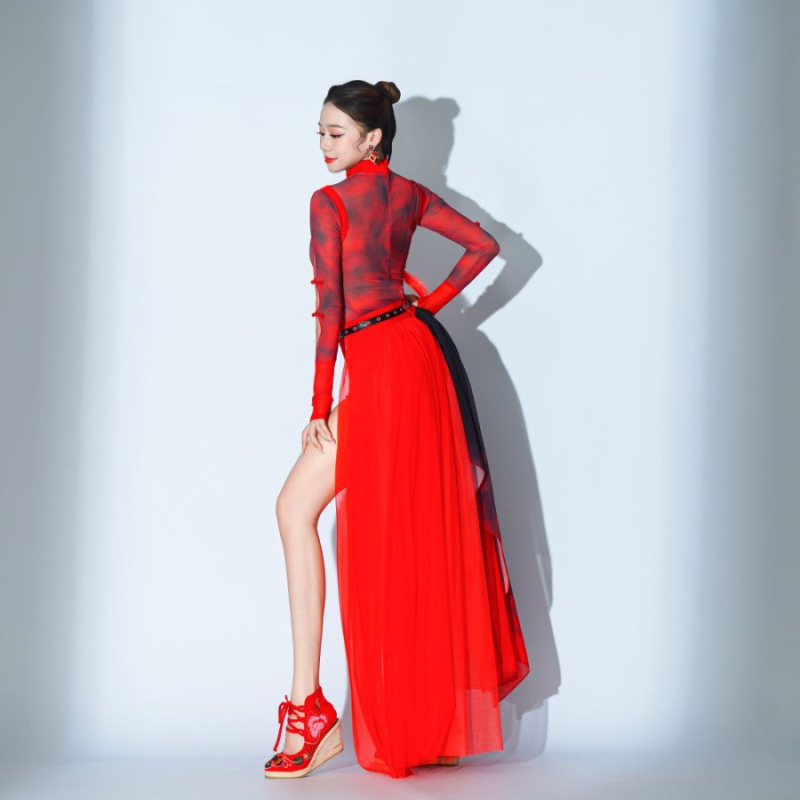 Naiste džäss lavastuse komplekt – hiina stiilis, polüesterkangas (30–50% polüester), sobib laval esinema, talv 2025