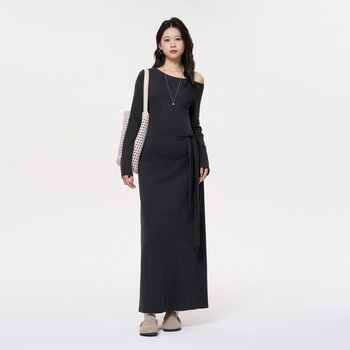 Rasedate sügisel kleit, pikkade varrukatega, poolkõrge kaelusega, A-liiniga pikk seelik, villa-viskoossegu 30–50%.