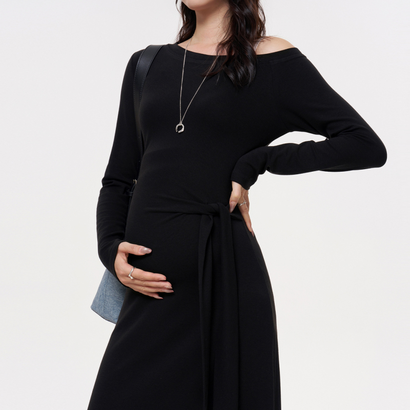 Rasedate sügisel kleit, pikkade varrukatega, poolkõrge kaelusega, A-liiniga pikk seelik, villa-viskoossegu 30–50%.