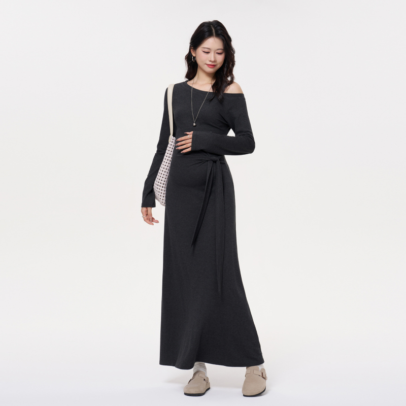 Rasedate sügisel kleit, pikkade varrukatega, poolkõrge kaelusega, A-liiniga pikk seelik, villa-viskoossegu 30–50%.