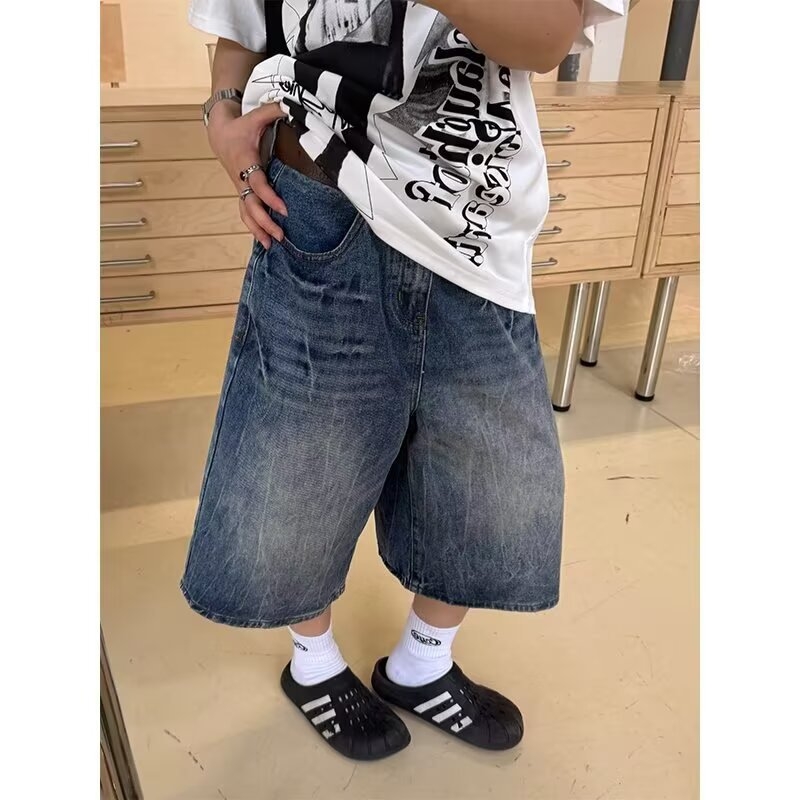 Meeste lühikesed džinsised šortsid, keskmine vöökoht, sirge lõige, nööpidega ees, kontrastsete õmblustega