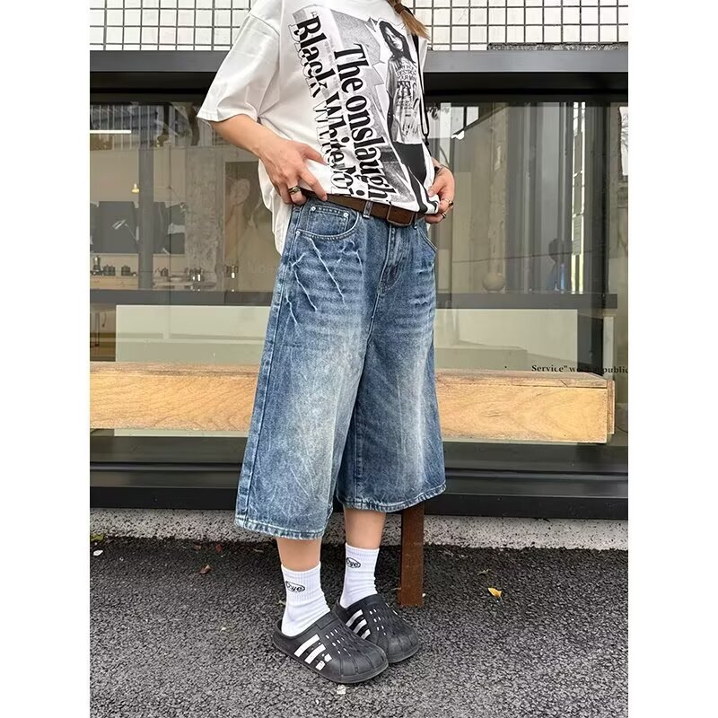 Meeste lühikesed džinsised šortsid, keskmine vöökoht, sirge lõige, nööpidega ees, kontrastsete õmblustega